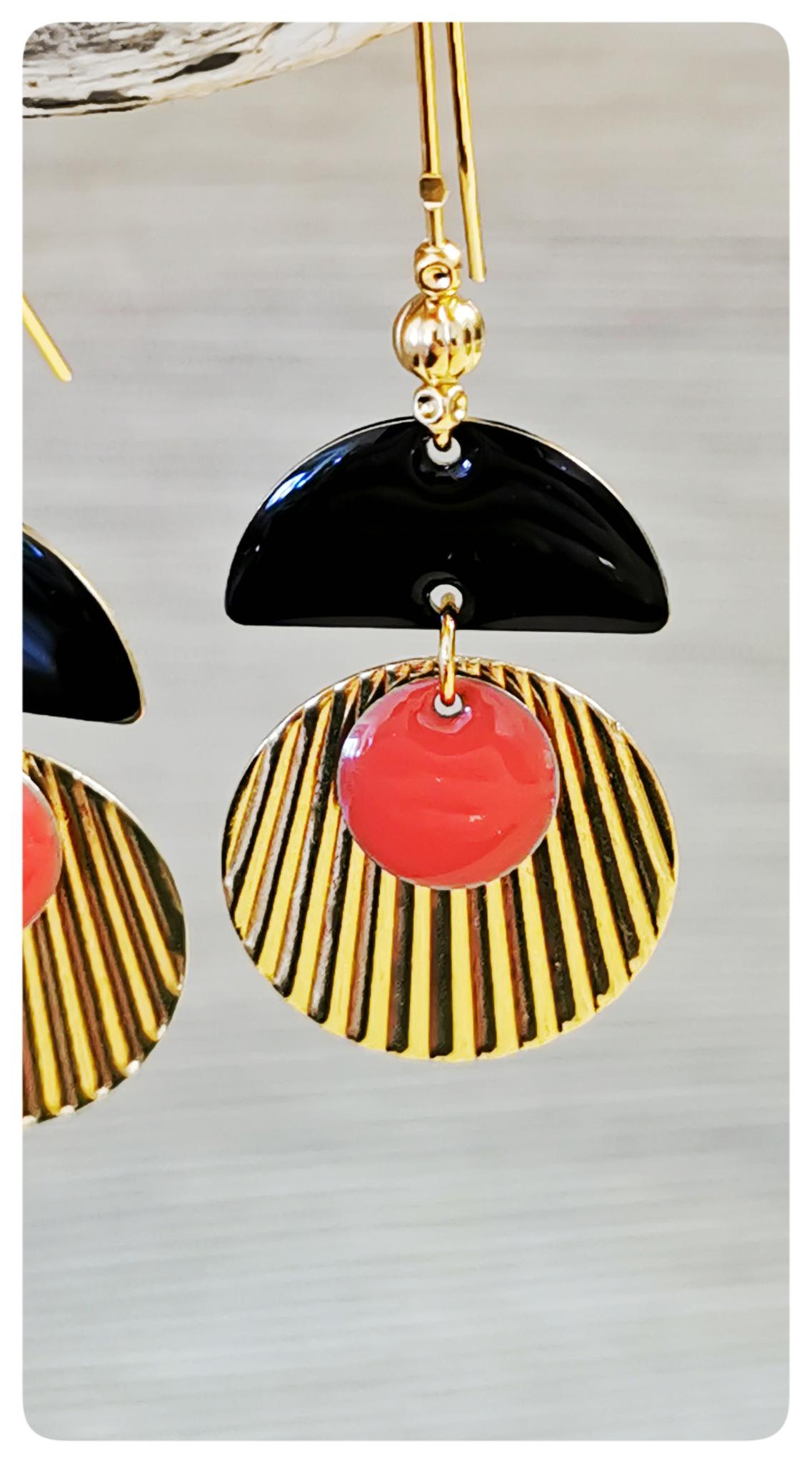 Noir et corail, courtes