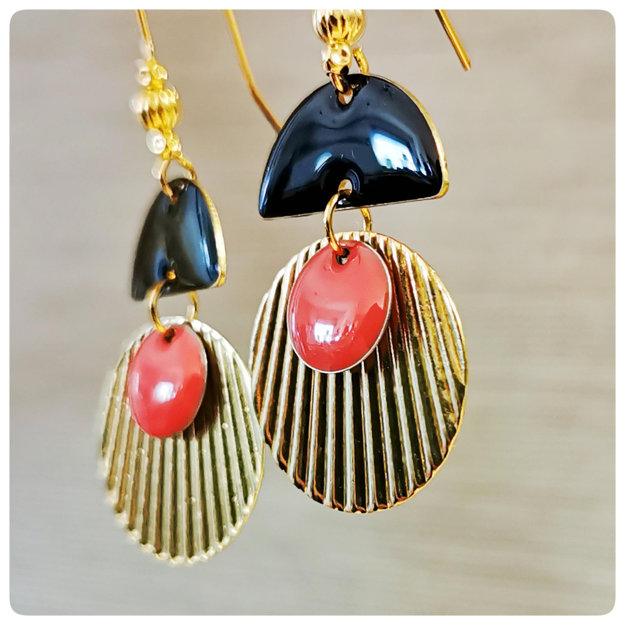 Noir et corail, courtes