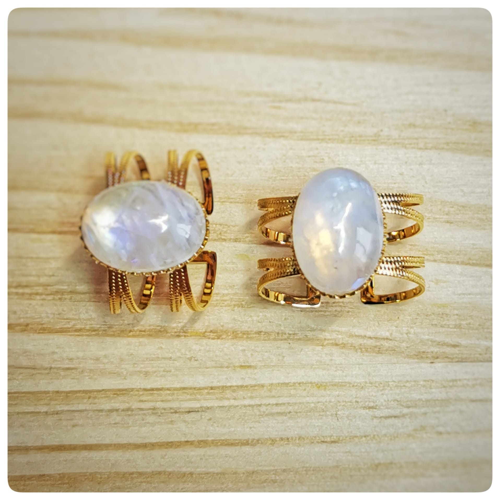 Quattro, bague argentée et, ici, pierre de lune