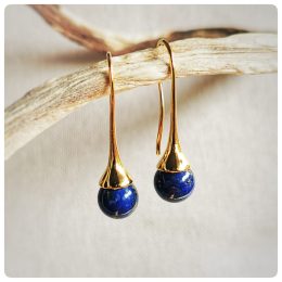 Alma, une paire de boucles pendantes - lapis lapzuli